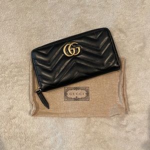 AUTHENTIC GUCCI GG Marmont Zip Around Genuine Leather Wallet, Black Chevron